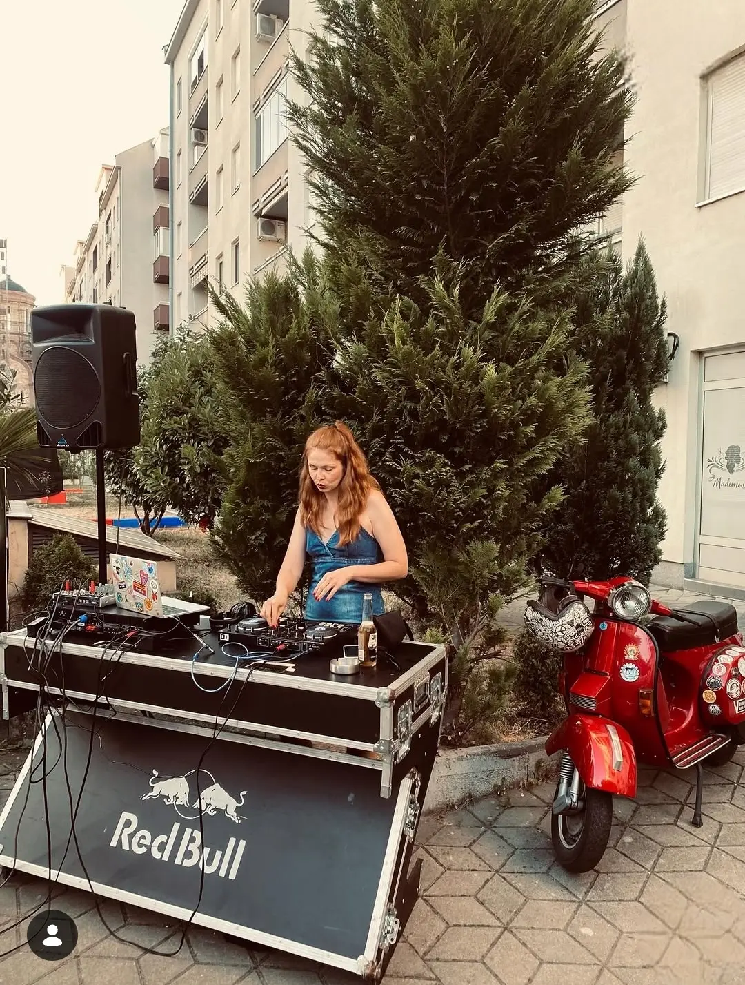 DJ